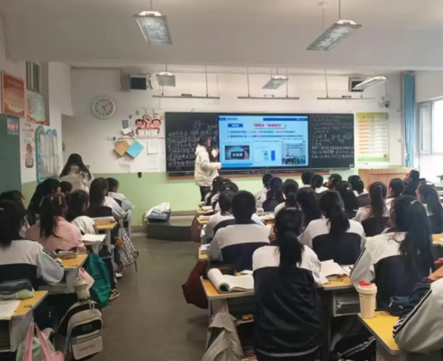 数字化素养跨学科才能有机融合增设人工智能等新式课程