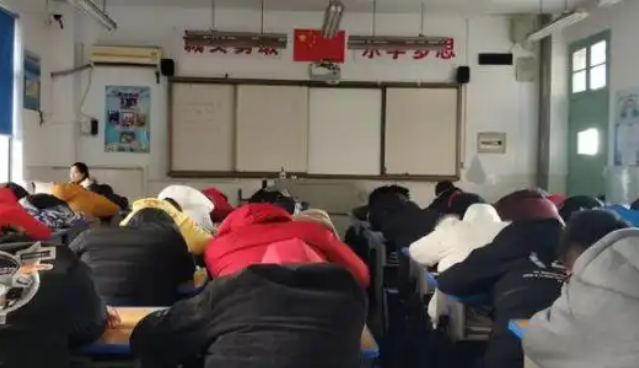 不想趁波逐浪向往着大学校园门这类学生有上进心